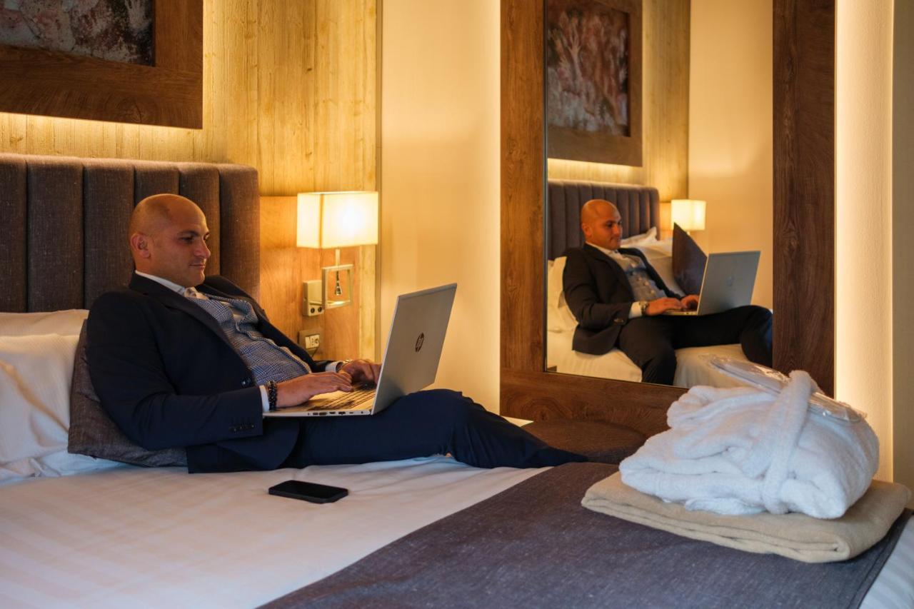 Lake Hotel La Pieve ピゾーニェ エクステリア 写真