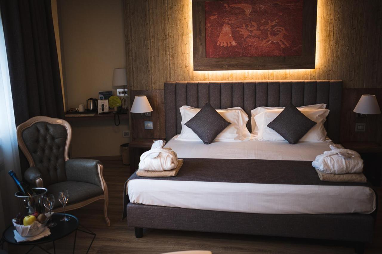 Lake Hotel La Pieve ピゾーニェ エクステリア 写真