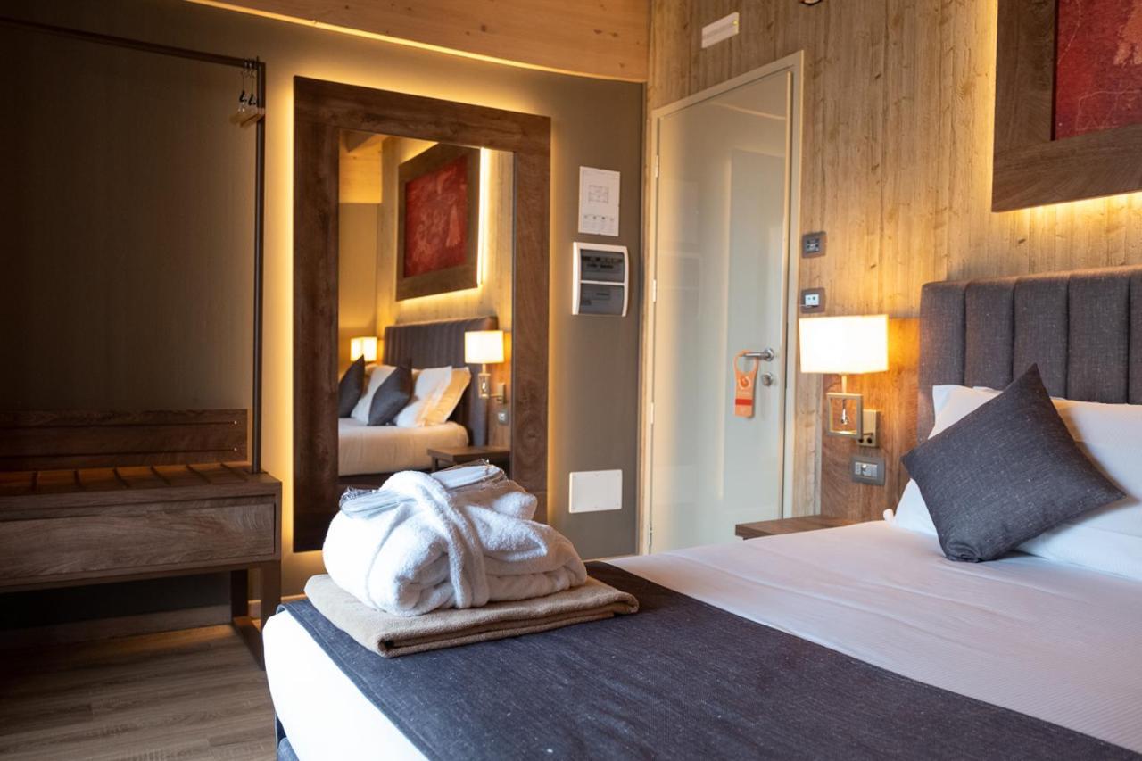 Lake Hotel La Pieve ピゾーニェ エクステリア 写真