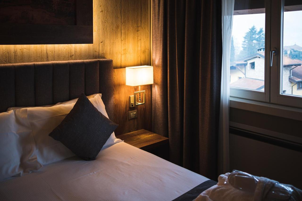 Lake Hotel La Pieve ピゾーニェ エクステリア 写真
