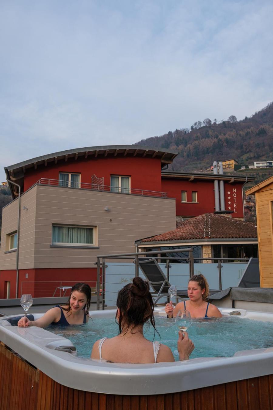 Lake Hotel La Pieve ピゾーニェ エクステリア 写真
